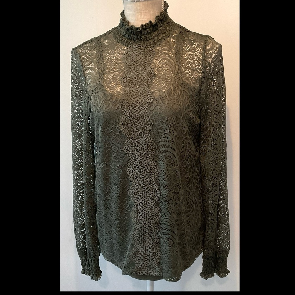 Cable & Gauge Lace Blouse with attached tank EUC